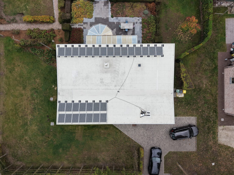 Plat dak renovatie in Essen met EPDM en zonnepanelen